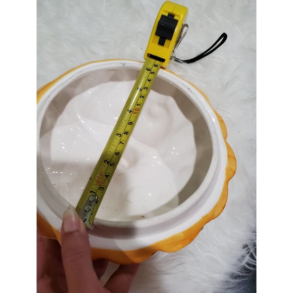 Vintage ceramic serving bowl with lid - Picture 7 of 9